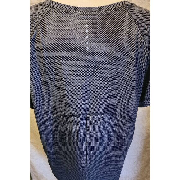 A18  Athletic Works unique style top - Picture 6 of 9